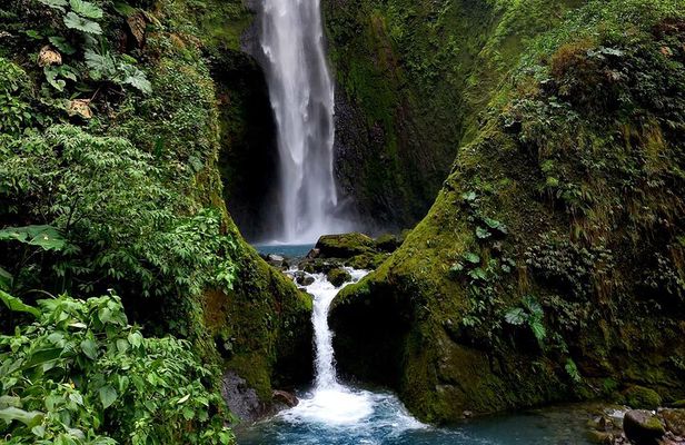 Hike to "Vuelta de Cañón" waterfall at the foot of Poas volcano.