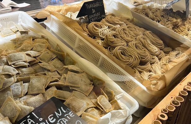 Rome: Street Food Electric Bike Tour with Market Experience