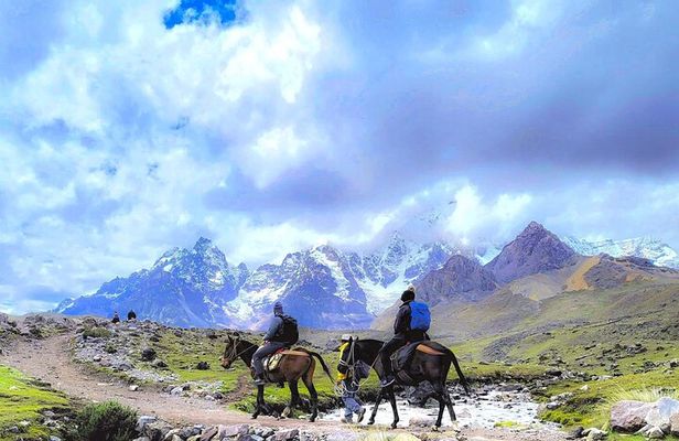 Horseback riding to Ausangate and the 7 Lakes 1 Day Tour Private