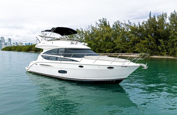 42 Ft Private Yacht Miami, rent for 2 our 4 hours, for 12 people
