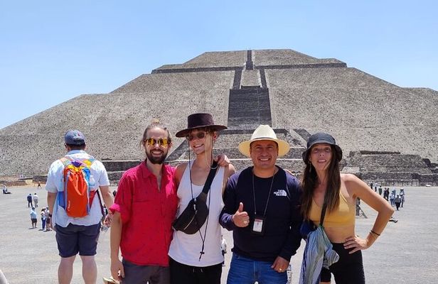 Exclusive Tour in Teotihuacan, Breakfast in the Cave and CDMX pick-up