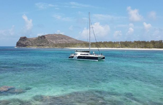 Full Day Catamaran Cruise - North Ilot Gabriel (sharing)