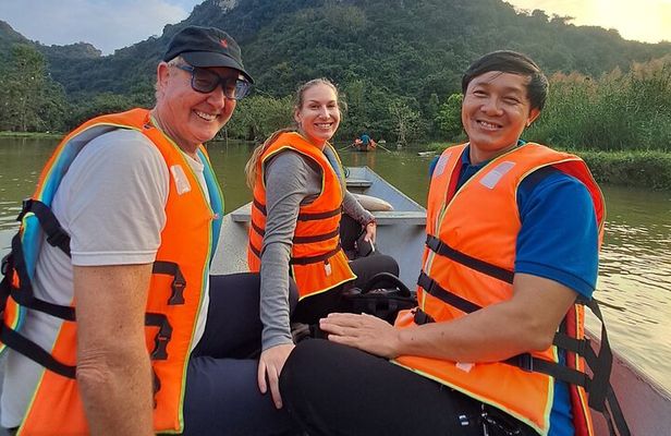 Majestic Ninh Binh Discovery: Mua Cave & Tam Coc private tour