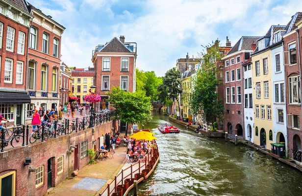 Private Utrecht Food Walking Tour with 8 Tastings