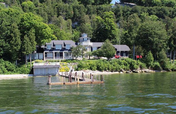 Strawberry Islands Scenic Boat Tour and Historic Cottage Row