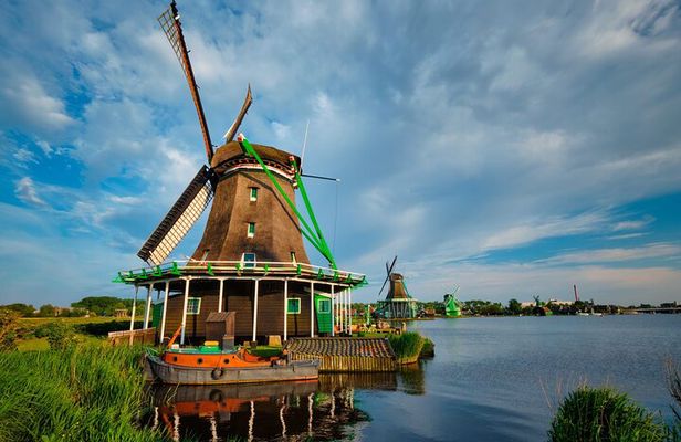 Private Zaanse Schans and Volendam Tour from Amsterdam