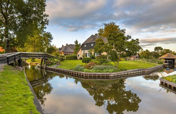 Private Giethoorn Tour Venice of The Netherlands
