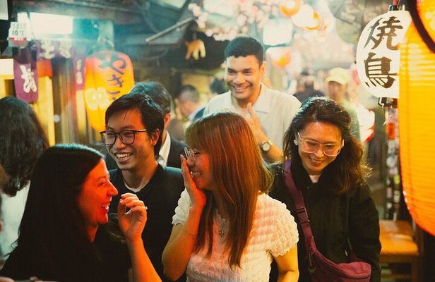 Shinjuku Izakaya and Golden Gai Bar Hopping Tour