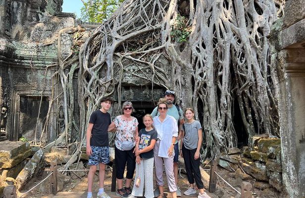 Angkor Wat Sunrise E-Bike Tour with Lunch Included