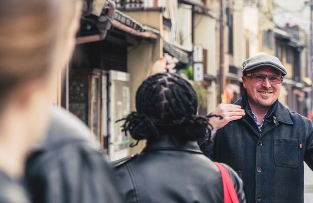 Kyoto Gion Night Walk: Geisha District and Hidden Streets tour