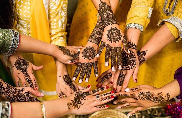 Casablanca Culinary Experience Henna and Traditional Dress