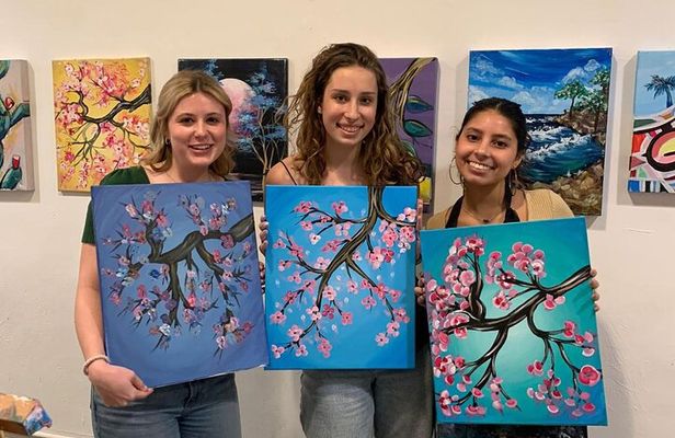 Paint & Wine Workshop in an Art Studio in Barcelona 