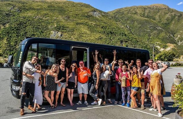 CRUISE SHIP DAY LYTTELTON Hop On Hop Off Wine Tours to Waipara