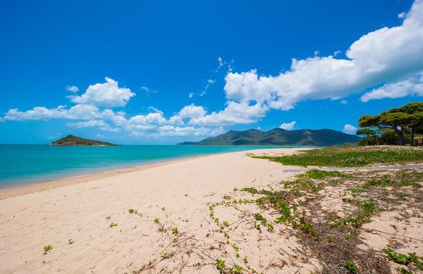 Cape Gloucester Getaway -2 Hour Helicopter & Resort Visit
