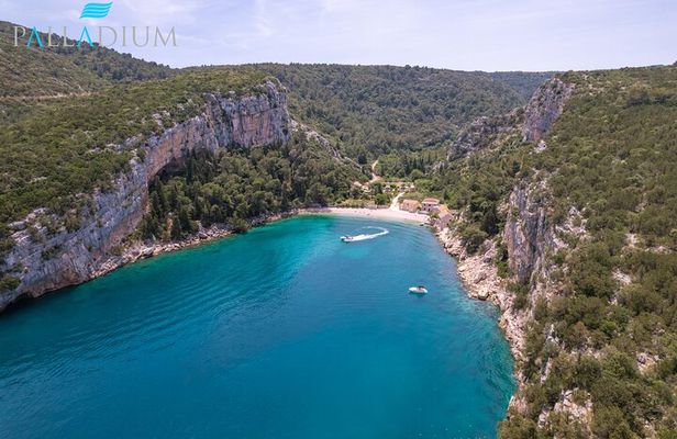 Makarska: 3 Island Speedboat Tour with Little Blue Cave & Lagoon