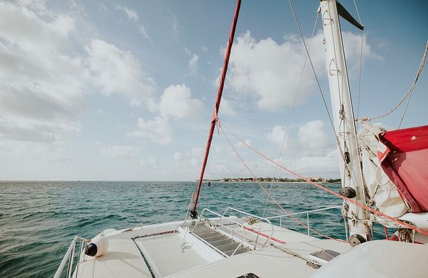 Aruba Sail and Snorkel with Turtles at WW2 Shipwreck Includes BBQ