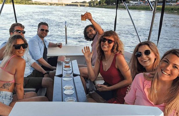 Private 2 Hour Motorboat Tour on Vistula in Warsaw for 9