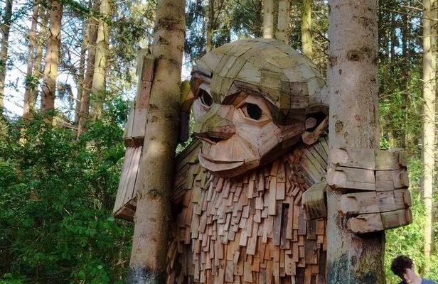 The Six Forgotten Giants Trolls Hunt with Minibus