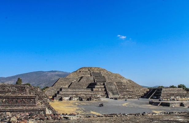 Pyramids Tour, Plaza of the 3 Cultures and Basilica of Guadalupe