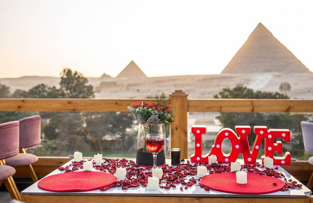 4-Hours Private Dinner at Great Pyramid Inn With Pyramids View