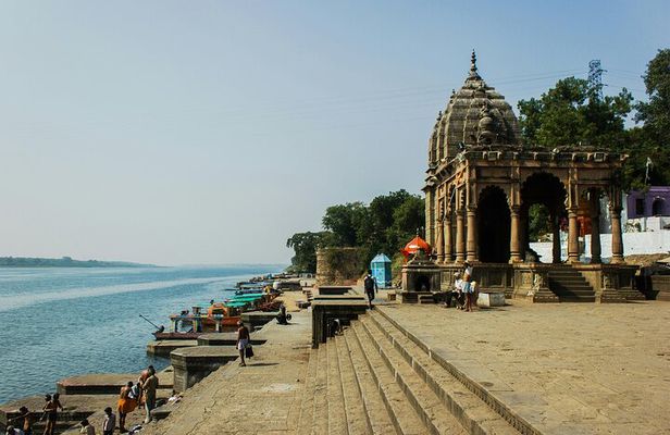 Mandu & Maheshwar Day Tour from Indore with Guide & Entrances