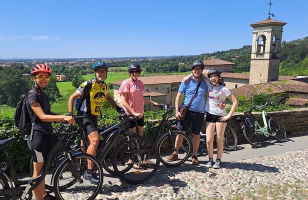 E-bike tour to discover Bergamo and its hills