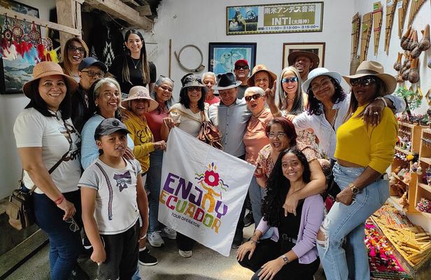 Tour Full-Day Mercado de Otavalo + Cotacachi, Ecuador.