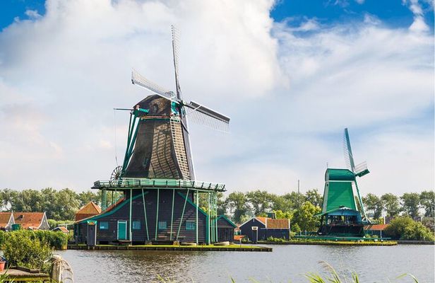 Zaanse Schans and Windmill Villages Guided Tour with Boat Ride