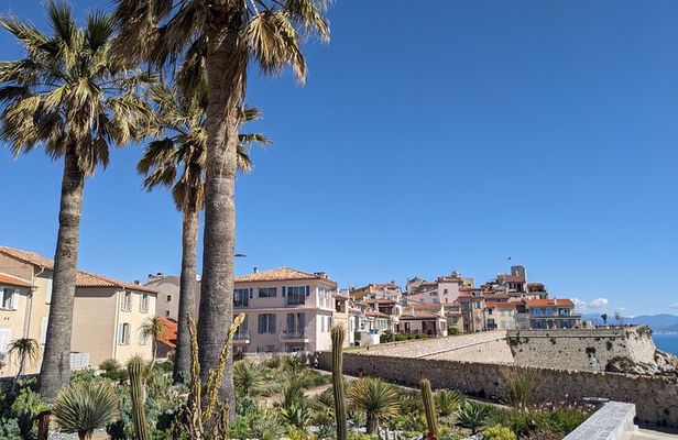 2 Hour Walking Tour in the Old Town of Antibes