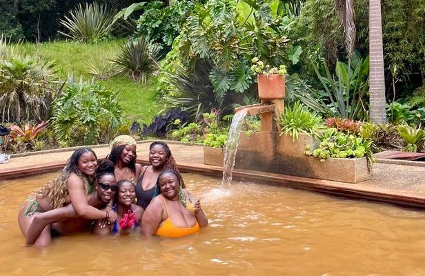 VIP Private Hot Springs Day Trip & Lakefront Lunch From Bogotá