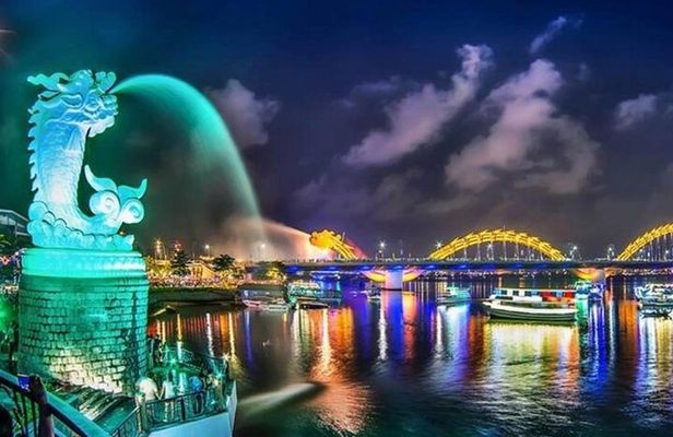 Private Foodie Tour by Night in Da Nang with a Lady Rider