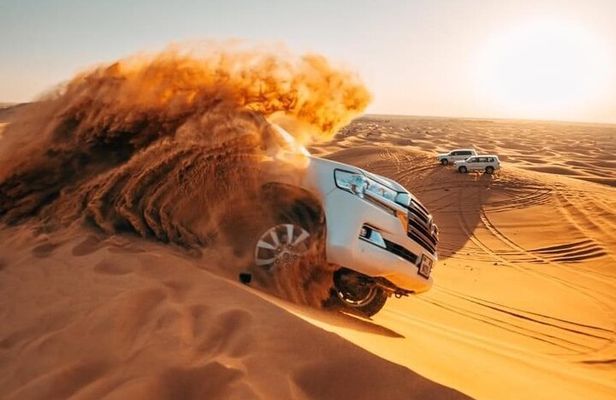 Dubai: Desert evening Safari Tour with BBQ Dinner Live Shows