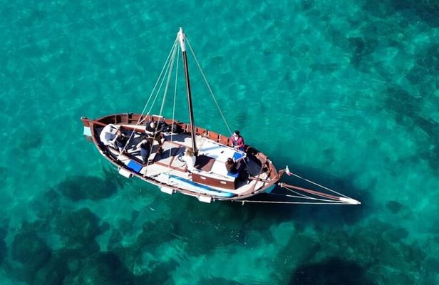 Cagliari Gulf Boat tour : 5 stops, snorkeling & local aperitif