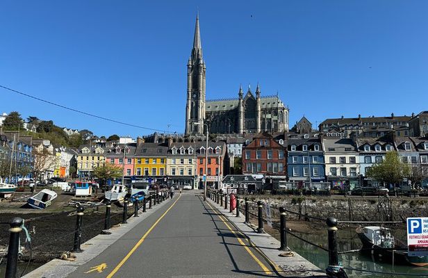 Luxury Sedan Tour Blarney Kinsale Cobh Up to 3 Guests