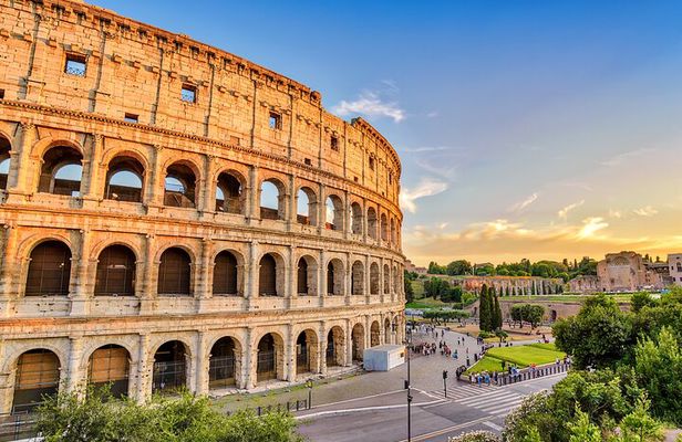 Colosseum with Arena Express Tour with Forum & Palatine Hill 