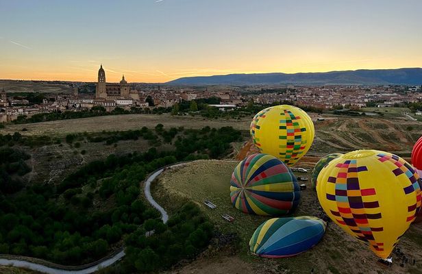 Balloon flight at sunrise in Segovia