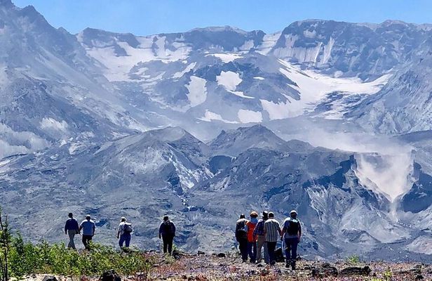 From Portland to Mt. Saint Helen Tour in a small group