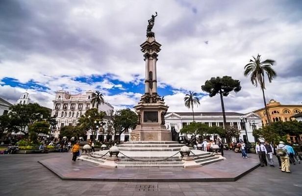 Quito Must-see Attractions Walking Tour with a Guide