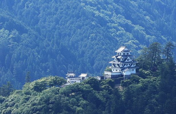 Takayama to Gujo Hachiman, History Traditions and Crafts