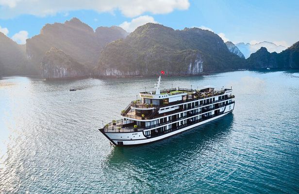 Rita Cruise-Luxury 5 Star for Lan Ha bay with pool