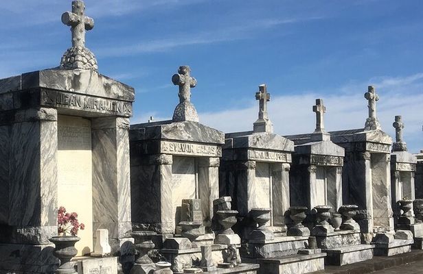 Historic Pitot House and St Louis Cemetery No 3 Combined Tour