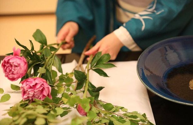 Private Japanese Traditional Flower Arrangement in Tokyo