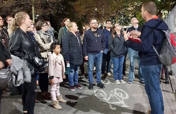 London's Ghosts & Gruesome Past Nighttime Walking Tour