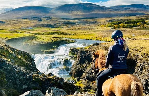 Short Riding Tour with Eye-Catching Photos at Waterfall