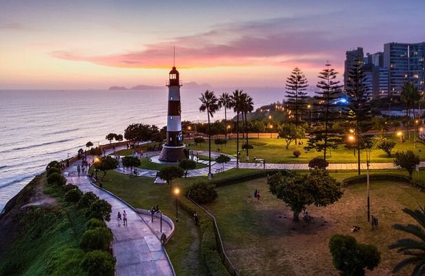 Discover Miraflores and Barranco: Modern Lima and Bohemia 
