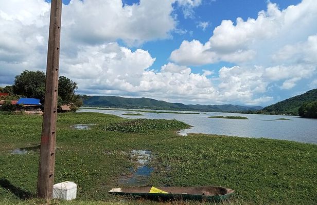 Kampot/Cambodia pepper farm . Cave. lake. Kep Crab market & more.
