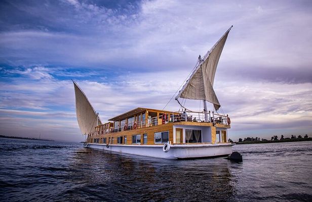 4-Day Dahabiya Cruise from Aswan to Luxor with Guided Sightseeing