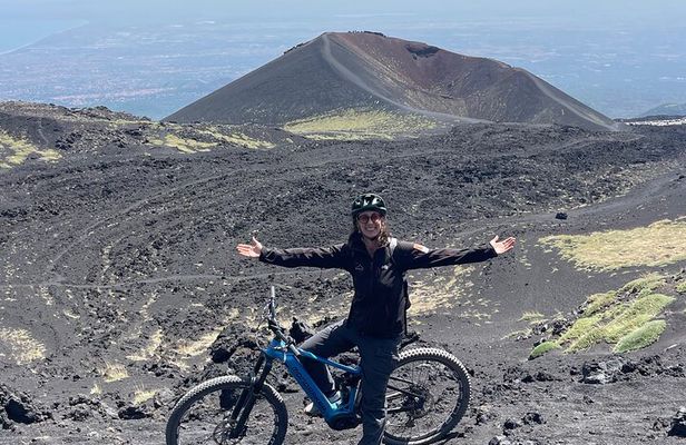 E-bike excursion on Etna