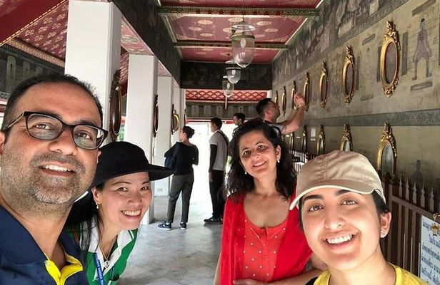 Top Three Temples Group Tour in Bangkok