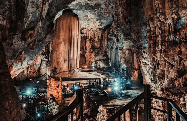 2-day Amazing caves: Paradise cave - Dark Cave - Phong Nha cave